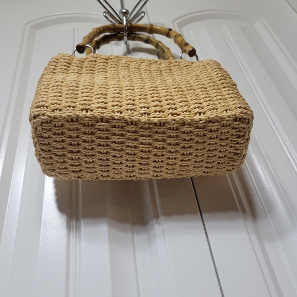 Cute woven straw handbag with bamboo handles - Picture 5 of 7